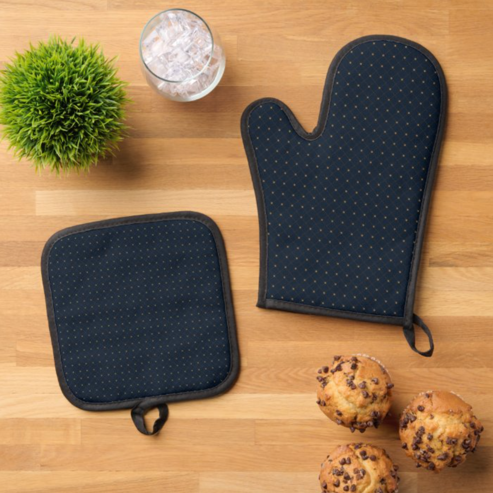 Gold Diamond Pattern Oven Mitt & Pot Holder Set